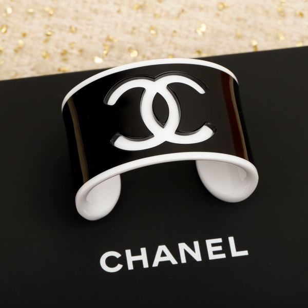 replik,replica,schmuck,1:1,beste,ohrringe,ring,Repliken 23/Chanel breites Armband aus schwarz-weißem Acryl