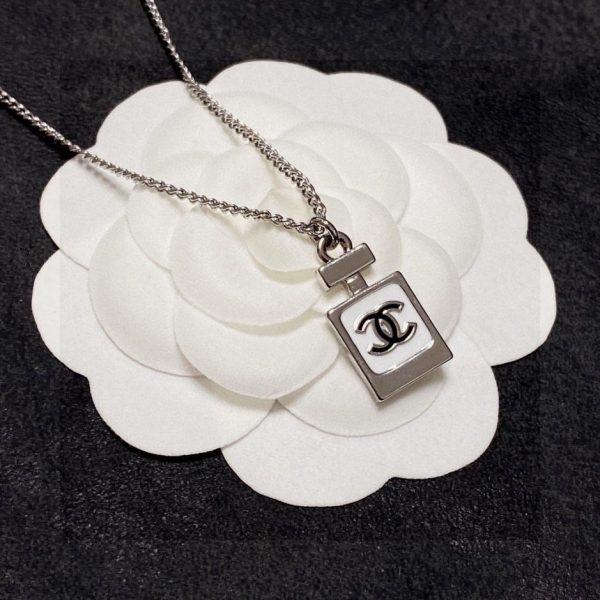 replik,replica,schmuck,1:1,beste,ohrringe,ring,Repliken Chanel-Halskette mit schwarzem quadratischem Plättchen