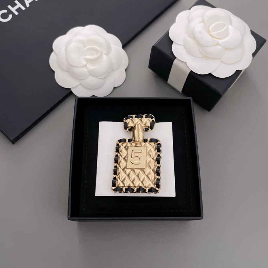 replik,replica,schmuck,1:1,beste,ohrringe,ring,Repliken Chanel-Parfümflaschenbrosche aus Leder replik,replica,schmuck,1:1,beste,ohrringe,ring,Repliken Chanel-Parfümflaschenbrosche aus Leder