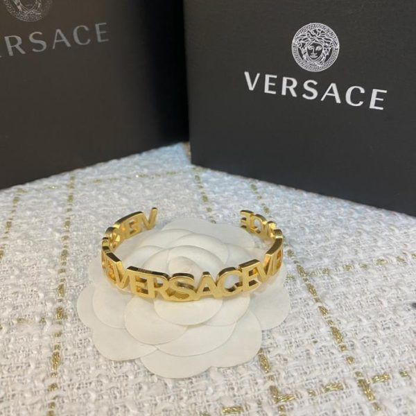 replik,replica,schmuck,1:1,beste,ohrringe,ring,Repliken Das neueste Armband von Versace