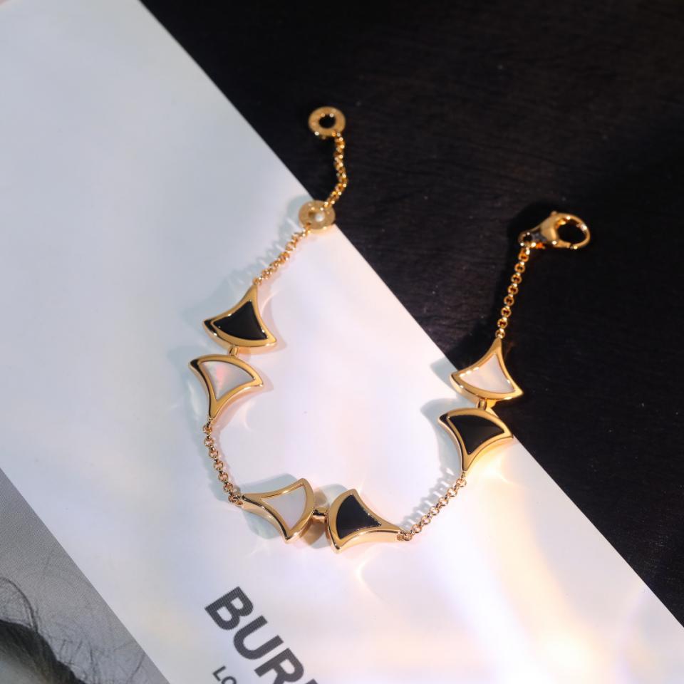 replik,replica,schmuck,1:1,beste,ohrringe,ring,Repliken Bvlgari Divas Dream Series Armband mit sechs Mustern replik,replica,schmuck,1:1,beste,ohrringe,ring,Repliken Bvlgari Divas Dream Series Armband mit sechs Mustern