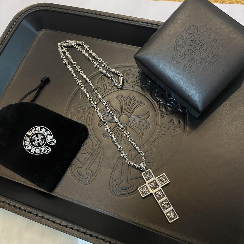 replik,replica,schmuck,1:1,beste,ohrringe,ring,Repliken Vintage-Knopfhalskette mit Chromherzen replik,replica,schmuck,1:1,beste,ohrringe,ring,Repliken Vintage-Knopfhalskette mit Chromherzen