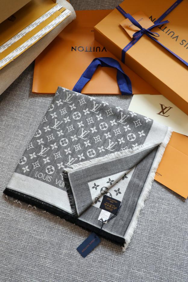 replik,replica,schmuck,1:1,beste,ohrringe,ring,Repliken Quadratischer Schal aus farblich abgestimmtem Jacquard von Louis Vuitton replik,replica,schmuck,1:1,beste,ohrringe,ring,Repliken Quadratischer Schal aus farblich abgestimmtem Jacquard von Louis Vuitton