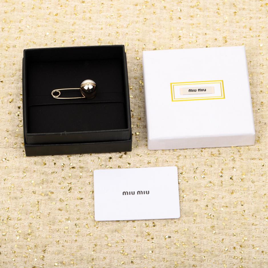 replik,replica,schmuck,1:1,beste,ohrringe,ring,Repliken Miu Miu Perlenbrosche replik,replica,schmuck,1:1,beste,ohrringe,ring,Repliken Miu Miu Perlenbrosche