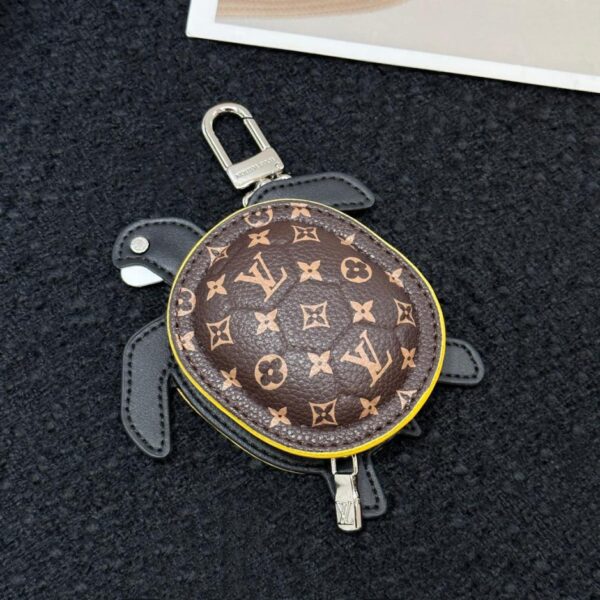 replik,replica,schmuck,1:1,beste,ohrringe,ring,Repliken Louis Vuitton Schildkrötentaschen-Schlüsselanhänger (77FC)