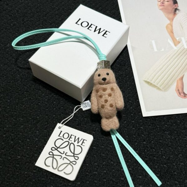 replik,replica,schmuck,1:1,beste,ohrringe,ring,Repliken Loewe Anhänger „Chow Chow“ aus Filz und Rindsleder (A1DF)