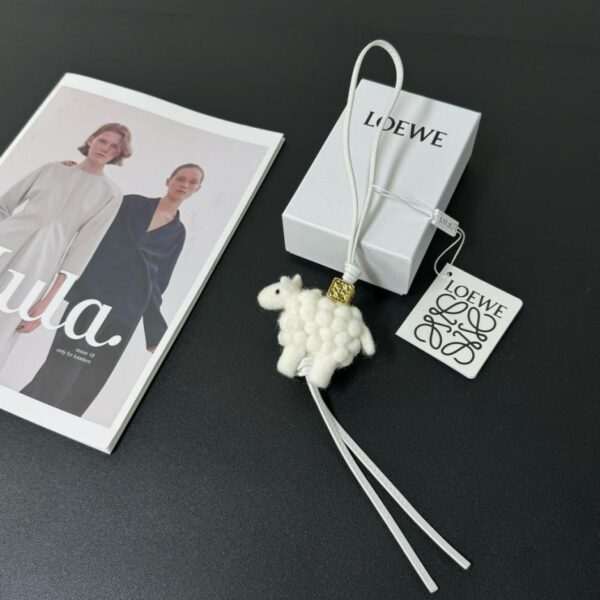 replik,replica,schmuck,1:1,beste,ohrringe,ring,Repliken Loewe Koala-Anhänger aus Filz und Leder (323D)