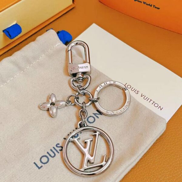 replik,replica,schmuck,1:1,beste,ohrringe,ring,Repliken LV ikonischer Damentaschen-Schlüsselanhänger mit Buchstaben-Logo M01653
