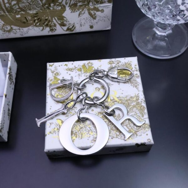 replik,replica,schmuck,1:1,beste,ohrringe,ring,Repliken Neue Dior-Taschenanhänger kehren zurück (BB9D)