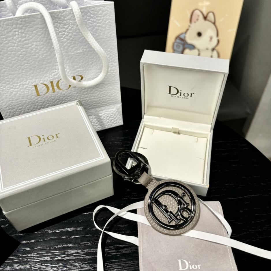 replik,replica,schmuck,1:1,beste,ohrringe,ring,Repliken Der Dior-Schlüsselanhänger ist eine Hommage an das klassische CD-Diamond-Logo replik,replica,schmuck,1:1,beste,ohrringe,ring,Repliken Der Dior-Schlüsselanhänger ist eine Hommage an das klassische CD-Diamond-Logo
