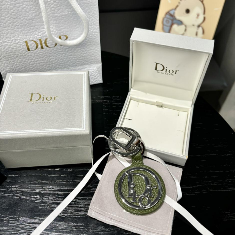 replik,replica,schmuck,1:1,beste,ohrringe,ring,Repliken Der Dior-Schlüsselanhänger ist eine Hommage an das klassische CD-Diamond-Logo replik,replica,schmuck,1:1,beste,ohrringe,ring,Repliken Der Dior-Schlüsselanhänger ist eine Hommage an das klassische CD-Diamond-Logo
