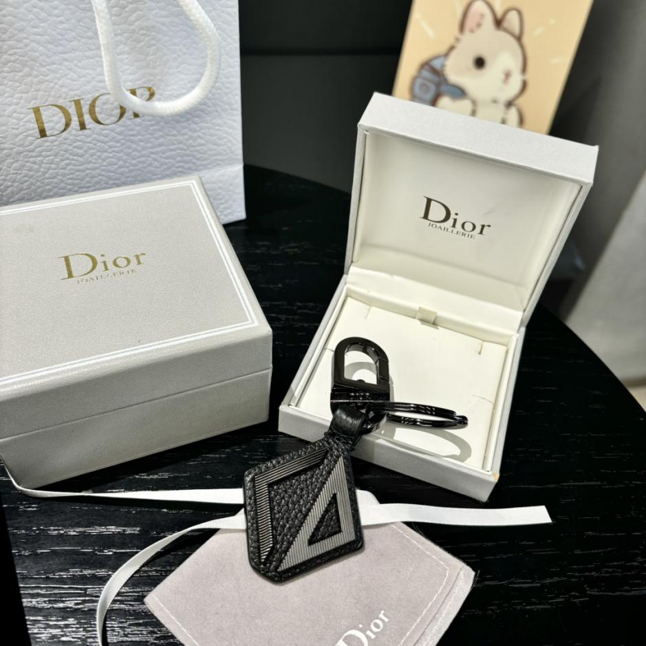 replik,replica,schmuck,1:1,beste,ohrringe,ring,Repliken Der Dior-Schlüsselanhänger ist eine Hommage an das klassische CD-Diamond-Logo replik,replica,schmuck,1:1,beste,ohrringe,ring,Repliken Der Dior-Schlüsselanhänger ist eine Hommage an das klassische CD-Diamond-Logo