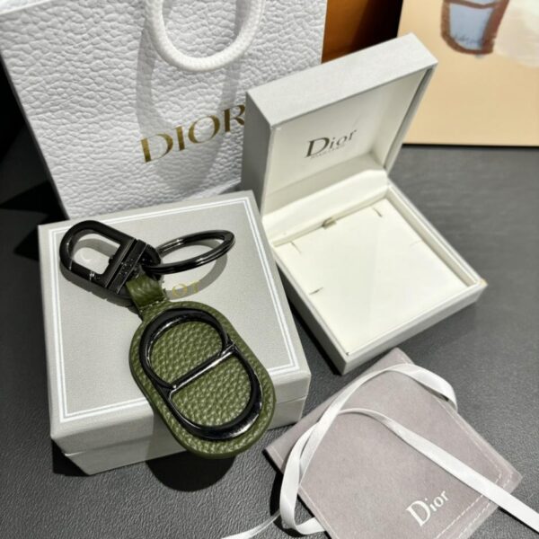 replik,replica,schmuck,1:1,beste,ohrringe,ring,Repliken Der Dior-Schlüsselanhänger ist eine Hommage an das klassische CD-Diamond-Logo