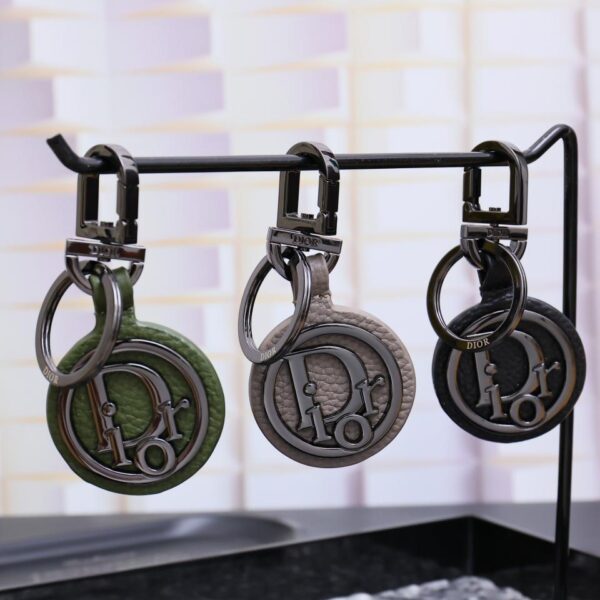 replik,replica,schmuck,1:1,beste,ohrringe,ring,Repliken Der Dior-Schlüsselanhänger ist eine Hommage an das klassische CD-Diamond-Logo