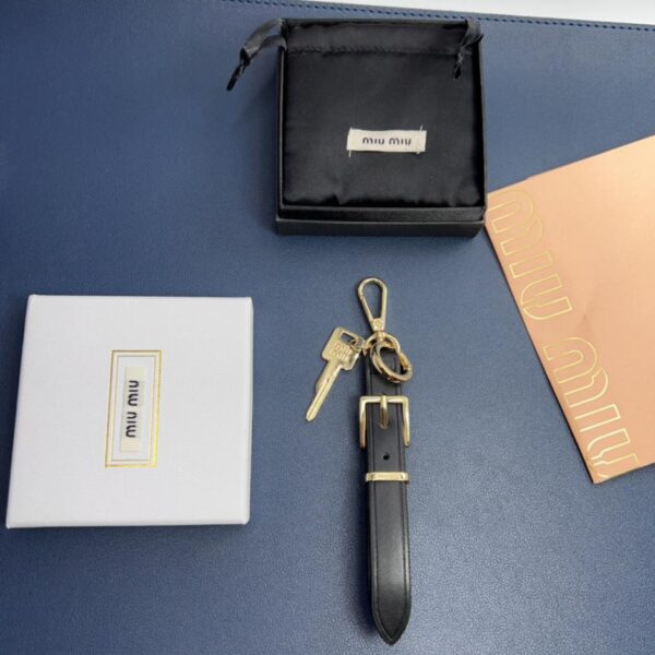 replik,replica,schmuck,1:1,beste,ohrringe,ring,Repliken MiuMiu Echtleder Schlüsseltaschenanhänger Autoschlüsselring (8BAA)