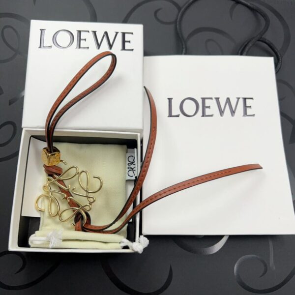 replik,replica,schmuck,1:1,beste,ohrringe,ring,Repliken Loewe goldener Classic Line Blumen-Taschenanhänger (8D8B)