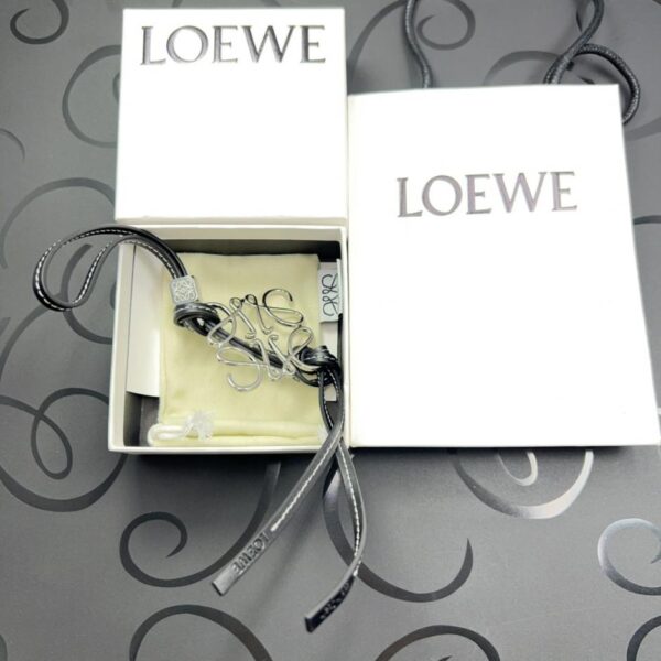replik,replica,schmuck,1:1,beste,ohrringe,ring,Repliken Loewe Silber Classic Line Blumen-Taschenanhänger (860A)