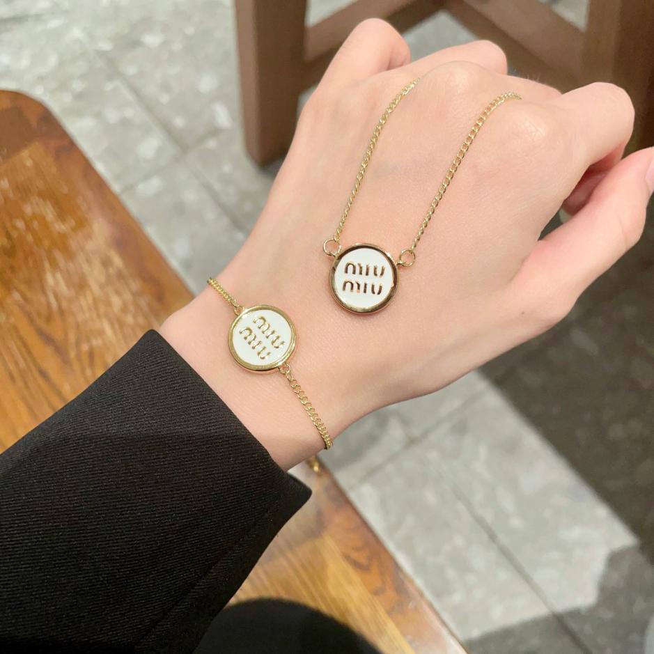 replik,replica,schmuck,1:1,beste,ohrringe,ring,Repliken miumiu-Buchstaben-Halskette (3749) replik,replica,schmuck,1:1,beste,ohrringe,ring,Repliken miumiu-Buchstaben-Halskette (3749)