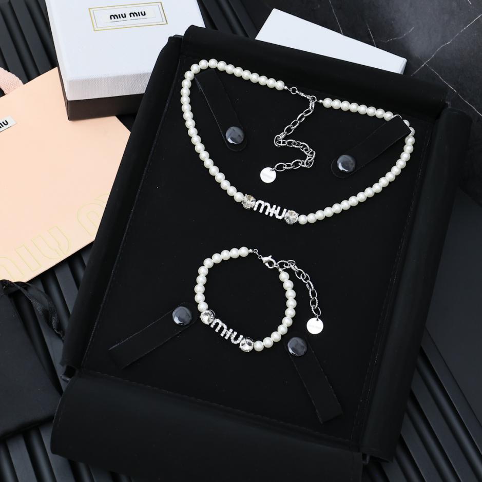 replik,replica,schmuck,1:1,beste,ohrringe,ring,Repliken miumiu Perlenketten-Set (518A) replik,replica,schmuck,1:1,beste,ohrringe,ring,Repliken miumiu Perlenketten-Set (518A)