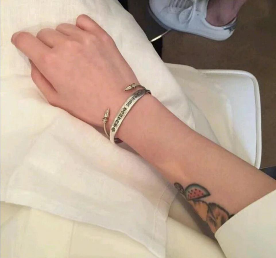 replik,replica,schmuck,1:1,beste,ohrringe,ring,Repliken Krähen-Herz-Scroll-Buchstaben-Armband replik,replica,schmuck,1:1,beste,ohrringe,ring,Repliken Krähen-Herz-Scroll-Buchstaben-Armband