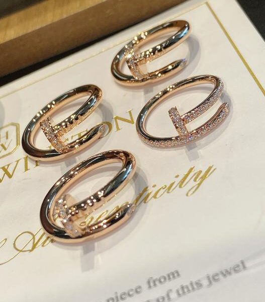 replik,replica,schmuck,1:1,beste,ohrringe,ring,Repliken Echte Aufnahme eines Volldiamant-Nagelrings aus 18 Karat echtem Gold mit echtem Diamantkopf und Schwanzdiamant (746B)