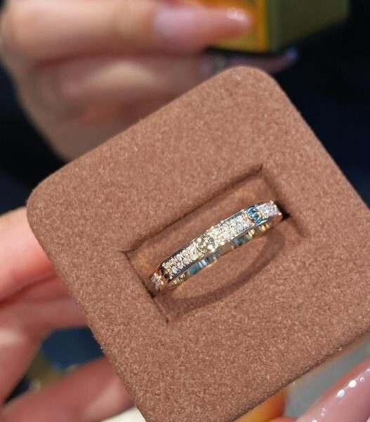 replik,replica,schmuck,1:1,beste,ohrringe,ring,Repliken Echter Schuss aus 18 Karat echtem Gold und echtem Diamant, schmale Version, zwei Reihen Diamantring (1298)