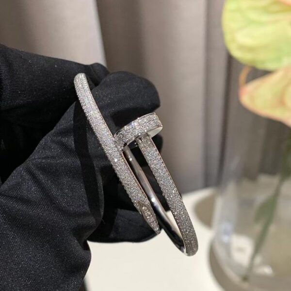 replik,replica,schmuck,1:1,beste,ohrringe,ring,Repliken Maßgeschneidertes, mit Diamanten besetztes Nagelarmband von Cartier. Das Tragen von mit Diamanten gefüllten Nägeln bedeutet, Wohlstand zu schaffen (2818).