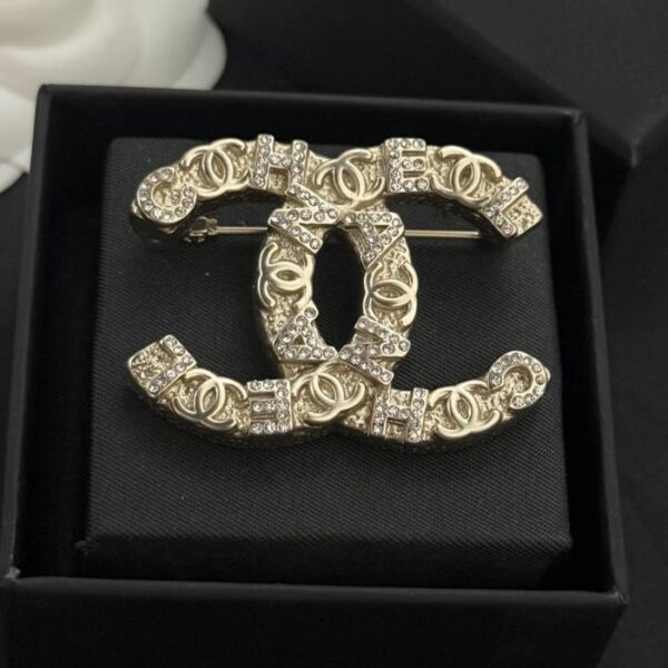 replik,replica,schmuck,1:1,beste,ohrringe,ring,Repliken Neueste Chanel-Brosche mit Buchstaben „CC“ voller Diamanten (7A3A)