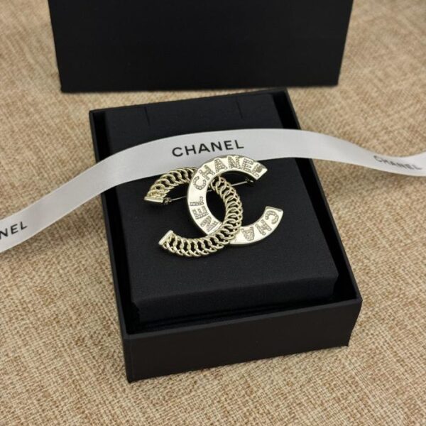 replik,replica,schmuck,1:1,beste,ohrringe,ring,Repliken Chanel-Brosche mit 5A-Diamanten und CC-Perleneinlage (7079)