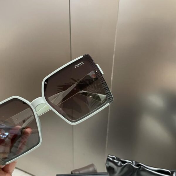 replik,replica,schmuck,1:1,beste,ohrringe,ring,Repliken Fendi polarisierte modische, elegante Sonnenbrille für Damen