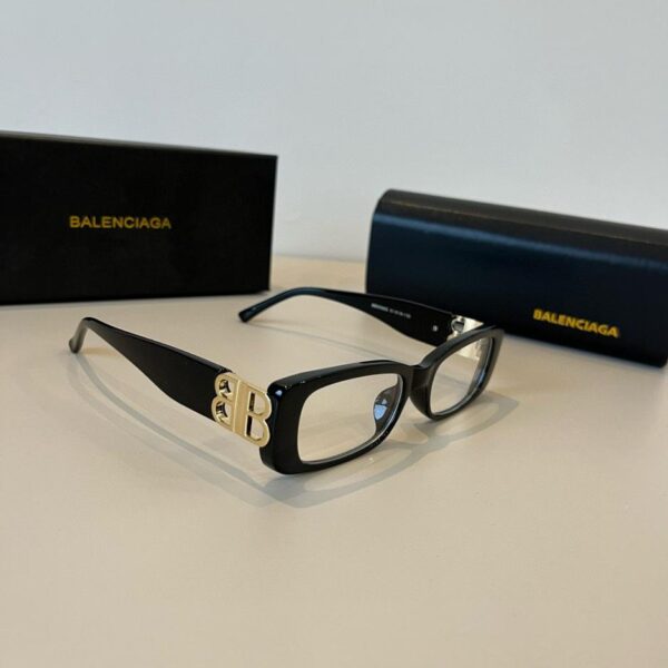 replik,replica,schmuck,1:1,beste,ohrringe,ring,Repliken Balenciaga Das Einzige, was Ihnen und dem weiblichen Star fehlt, ist diese BALENCIAGA-Sonnenbrille