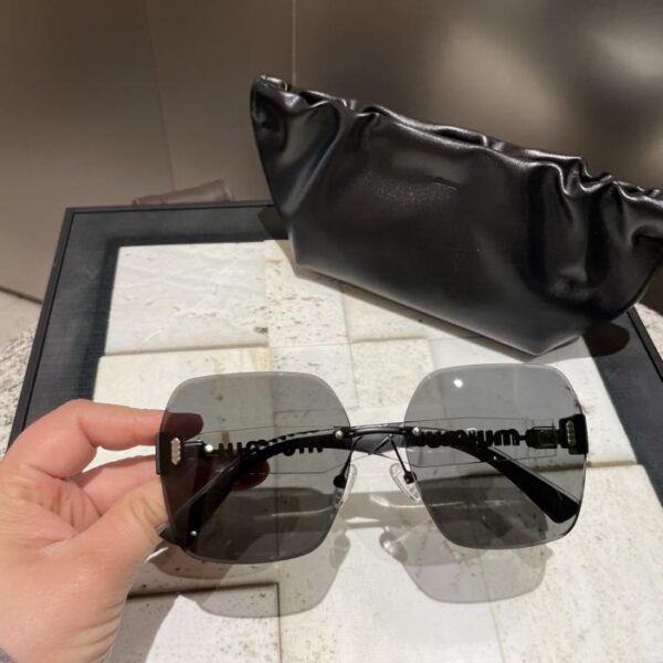 replik,replica,schmuck,1:1,beste,ohrringe,ring,Repliken Fendi polarisierte modische, elegante Sonnenbrille für Damen