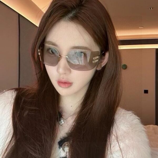 replik,replica,schmuck,1:1,beste,ohrringe,ring,Repliken Harte Damen-Sonnenbrille von MIUMIU