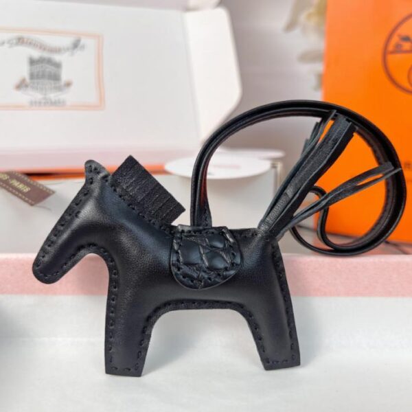 replik,replica,schmuck,1:1,beste,ohrringe,ring,Repliken Original hochwertiger HERMES Rodeo Pegase Taschenanhänger und Schlüsselanhänger mit handgefertigten Nähten