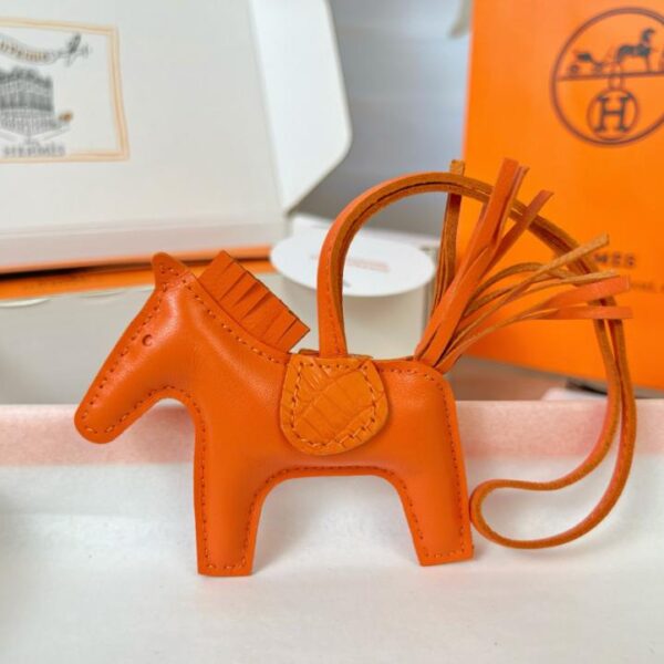 replik,replica,schmuck,1:1,beste,ohrringe,ring,Repliken Original hochwertiger HERMES Rodeo Pegase Taschenanhänger und Schlüsselanhänger mit handgefertigten Nähten