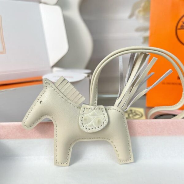 replik,replica,schmuck,1:1,beste,ohrringe,ring,Repliken Original hochwertiger HERMES Rodeo Pegase Taschenanhänger und Schlüsselanhänger mit handgefertigten Nähten
