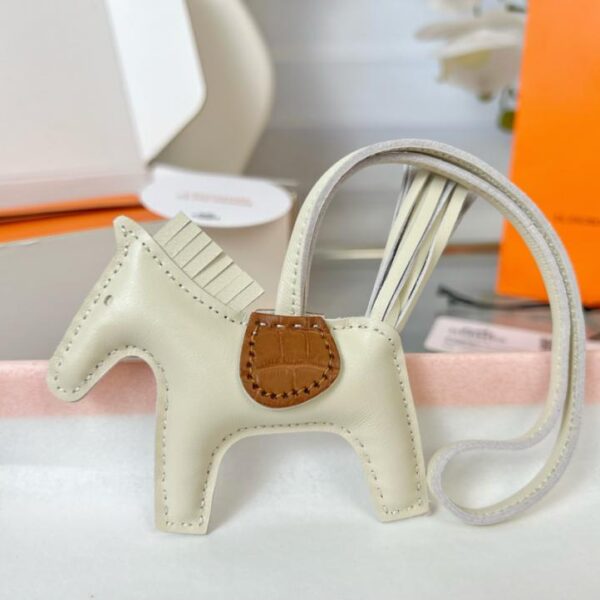 replik,replica,schmuck,1:1,beste,ohrringe,ring,Repliken Original hochwertiger HERMES Rodeo Pegase Taschenanhänger und Schlüsselanhänger mit handgefertigten Nähten