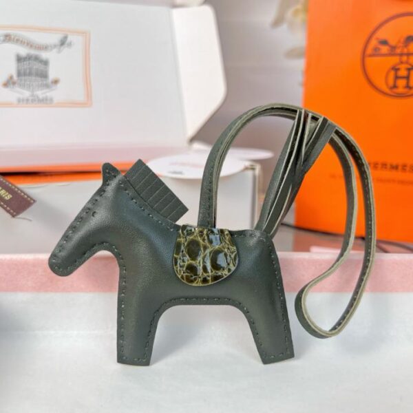 replik,replica,schmuck,1:1,beste,ohrringe,ring,Repliken Original hochwertiger HERMES Rodeo Pegase Taschenanhänger und Schlüsselanhänger mit handgefertigten Nähten