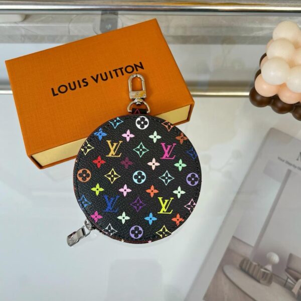 replik,replica,schmuck,1:1,beste,ohrringe,ring,Repliken Louis Vuitton runder Geldbörsenanhänger, 8 Farben, Geldbörse aus der Vivienne-Vivi-Serie