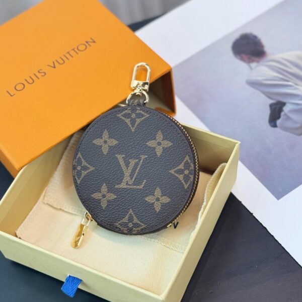 replik,replica,schmuck,1:1,beste,ohrringe,ring,Repliken Louis Vuitton runder Geldbörsenanhänger, 8 Farben, Geldbörse aus der Vivienne-Vivi-Serie
