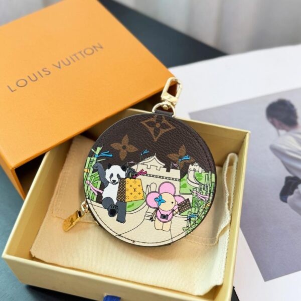 replik,replica,schmuck,1:1,beste,ohrringe,ring,Repliken Louis Vuitton runder Geldbörsenanhänger, 8 Farben, Geldbörse aus der Vivienne-Vivi-Serie