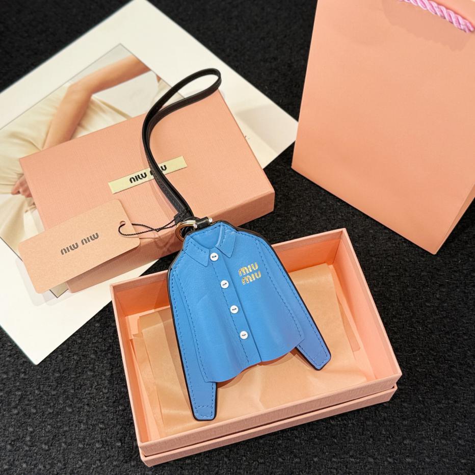 replik,replica,schmuck,1:1,beste,ohrringe,ring,Repliken MIUMIU Leder-Hemd-Lanyard-Anhänger in Blau replik,replica,schmuck,1:1,beste,ohrringe,ring,Repliken MIUMIU Leder-Hemd-Lanyard-Anhänger in Blau