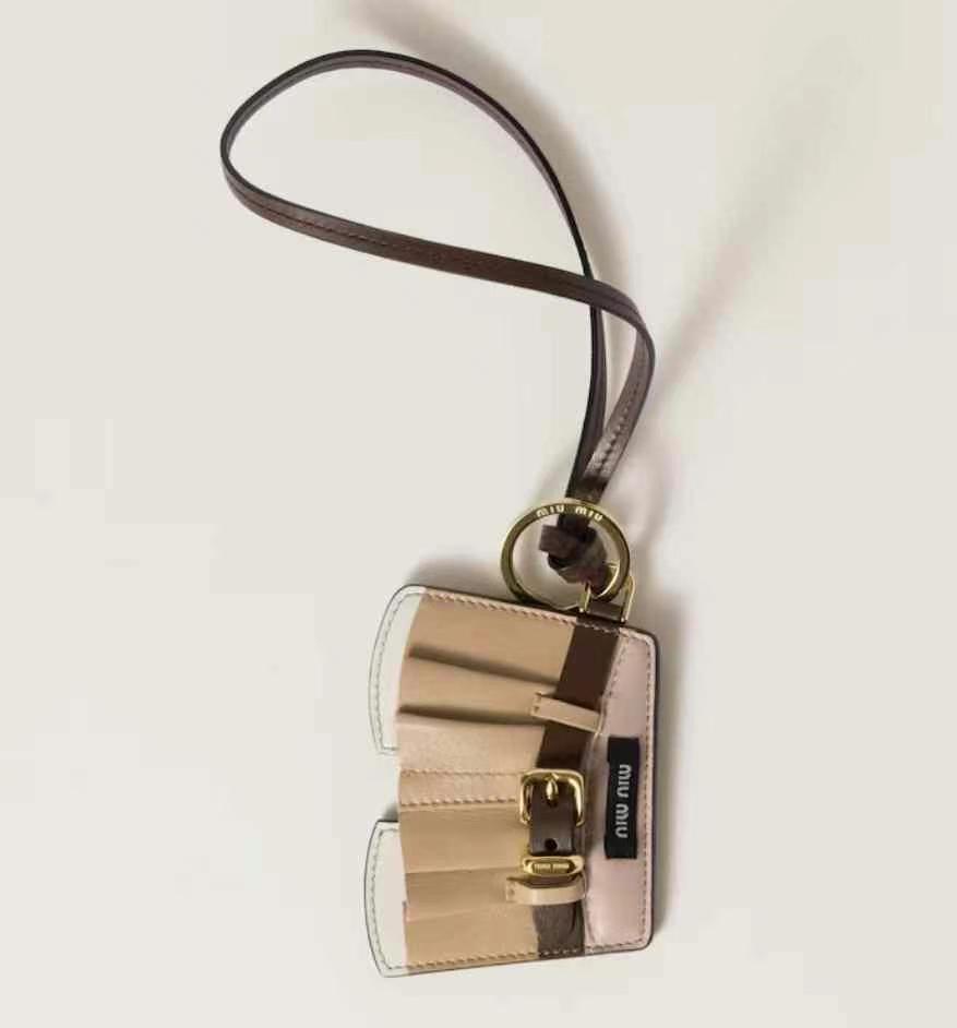 replik,replica,schmuck,1:1,beste,ohrringe,ring,Repliken MIUMIU Lederrock-Lanyard-Anhänger replik,replica,schmuck,1:1,beste,ohrringe,ring,Repliken MIUMIU Lederrock-Lanyard-Anhänger