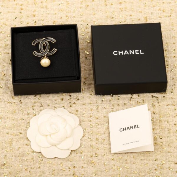 replik,replica,schmuck,1:1,beste,ohrringe,ring,Repliken Chanel 24s schwarze Emaille-Perlenbrosche (VLTG8)