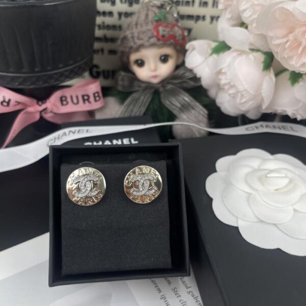 replik,replica,schmuck,1:1,beste,ohrringe,ring,Repliken Chanel – Antike, silberne Fashion-Klassiker-Brosche mit Doppel-C (9DX4Z)
