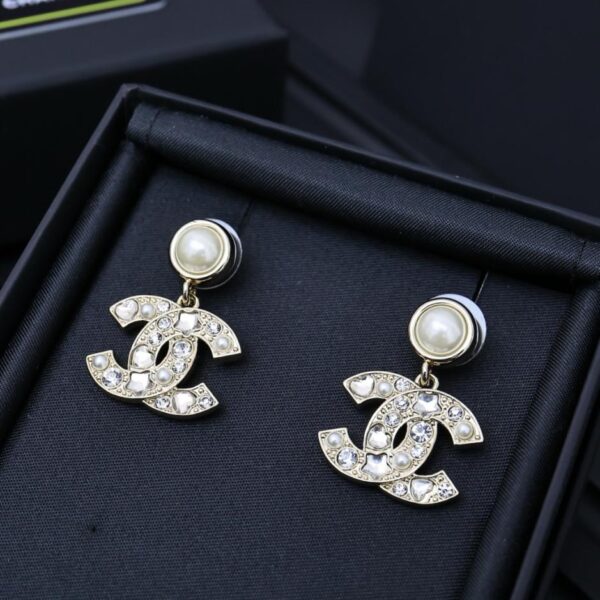 replik,replica,schmuck,1:1,beste,ohrringe,ring,Repliken Chanel Lammleder-Brosche mit Strass und Doppel-C-Muster, Strasssteinen, Perlen, Lammleder (NQ35D)