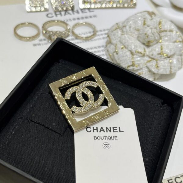 replik,replica,schmuck,1:1,beste,ohrringe,ring,Repliken Chanel 25P neue quadratische Brosche mit Doppel-C-Hohldiamanten (ALSJ1)