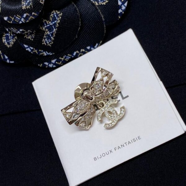 replik,replica,schmuck,1:1,beste,ohrringe,ring,Repliken Chanel Hollow Bow Hängende C-Brosche (5BDXN)