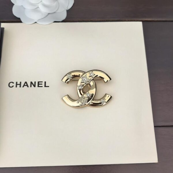 replik,replica,schmuck,1:1,beste,ohrringe,ring,Repliken Chanels neueste polierte fünfzackige Sternbrosche besteht aus ZP-Messing (YFURY)