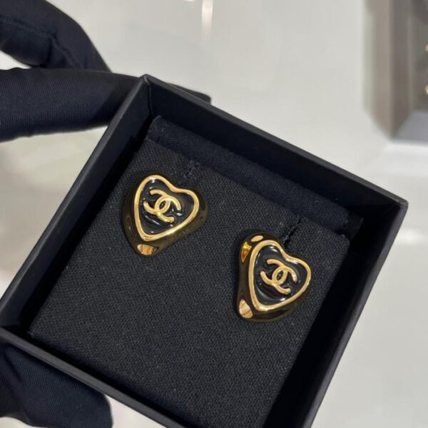 replik,replica,schmuck,1:1,beste,ohrringe,ring,Repliken Chanel 25A Neue schwarze Emaille-Gold-Ohrringe mit Doppel-C-Herz (7OQ3M)